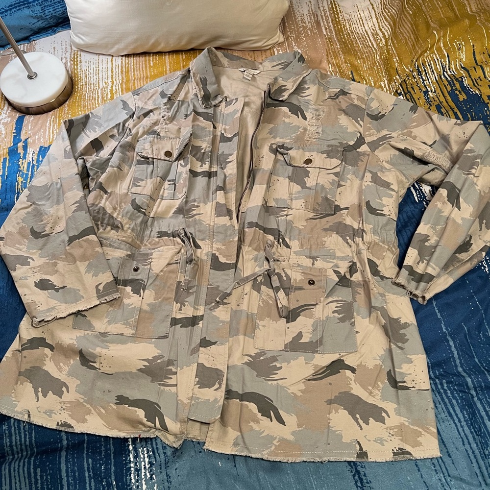 Cato Camouflage Jacket in Beige and Gray
